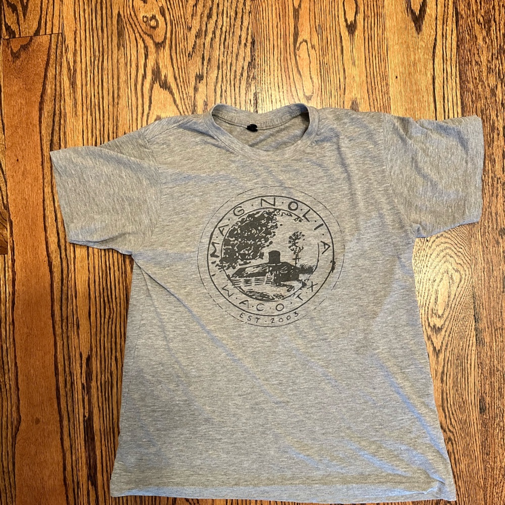 Magnolia T Shirt very soft excellent used condition